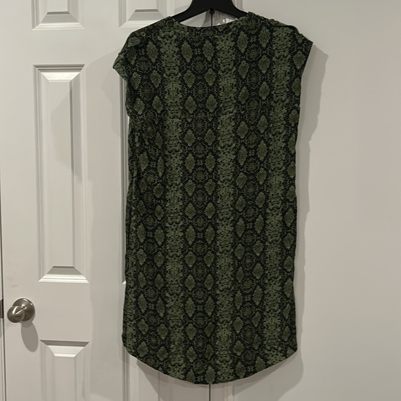 By Anthropologie Rachel Sleeveless Snake Print V-Neck Green Pocket Tunic Dress - Picture 3 of 5